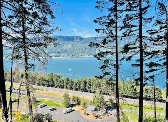 oregon/cascade-mountains/landmark/lower-multnomah-falls