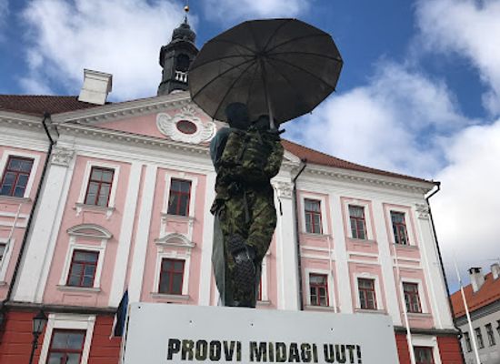 estonia/tartu-county/landmark/skulptuur-suudlevad-tudengid-the-kissing-students-sculpture-and-fountain