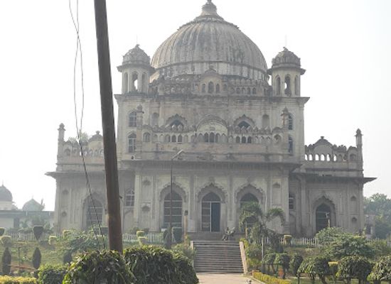 india/lucknow/charbagh/landmark/begum-hazrat-mahal-park