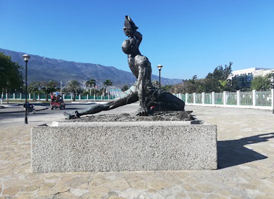 haiti/petionville/landmark/square-of-the-unknown-marron