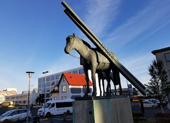 iceland/reykjavik/hlioar/landmark/icelandic-horse-monument