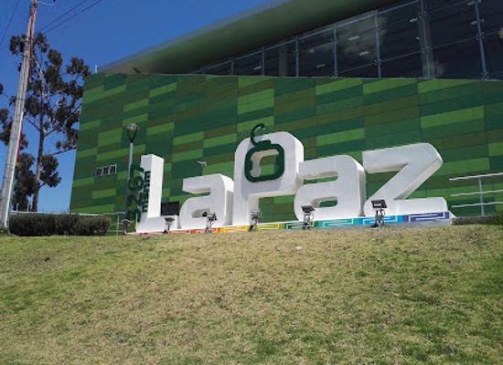 bolivia/la-paz/landmark/cartel-la-paz-con-altura