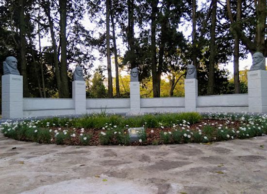 argentina/la-plata/landmark/monument-to-the-five-sages-de-la-plata