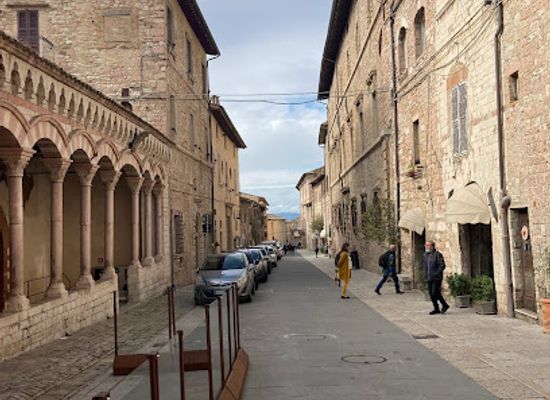 italy/assisi/landmark/portico-of-monte-frumentario