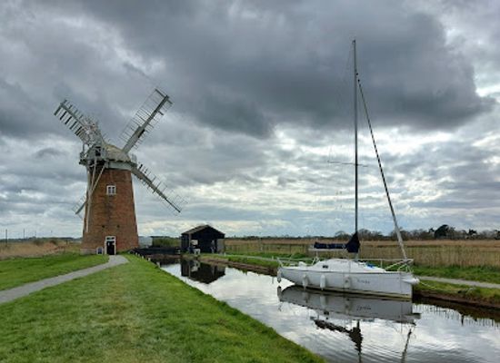 united-kingdom/the-broads/attraction/national-trust-horsey-windpump-2
