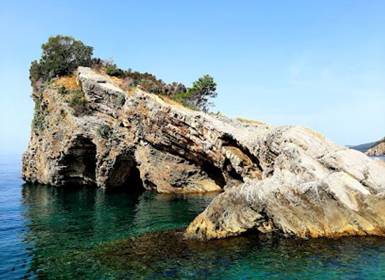 montenegro/budva/landmark/hawaii-beach
