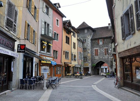 france/rhone-alpes/landmark/porte-du-sepulcre