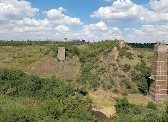 ukraine/kryvyi-rih/landmark/red-bridge-ruins