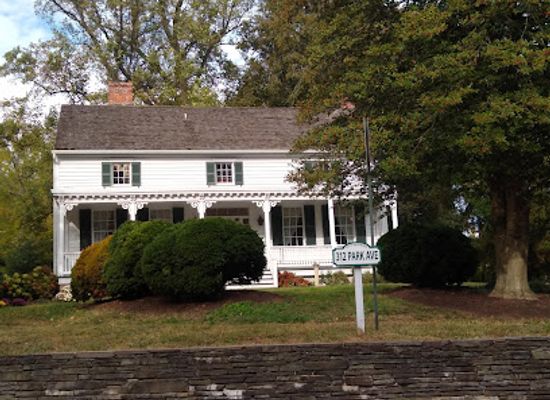 virginia/northern-virginia/landmark/cherry-hill-farmhouse