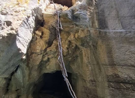 albania/permet/landmark/shpella-e-pellumbave