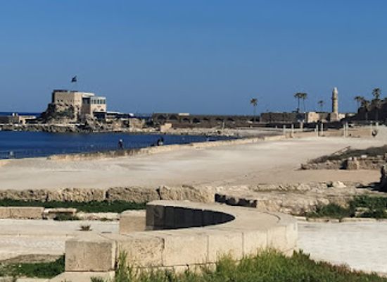 israel/caesarea/landmark/caesarea-amphitheater