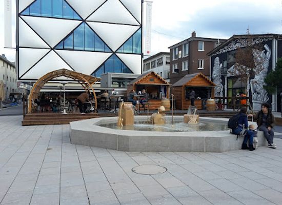 switzerland/lausanne/flon/landmark/square-flon