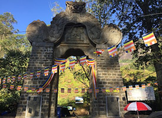 sri-lanka/adam-s-peak/landmark/makara-thorana-hatton-road