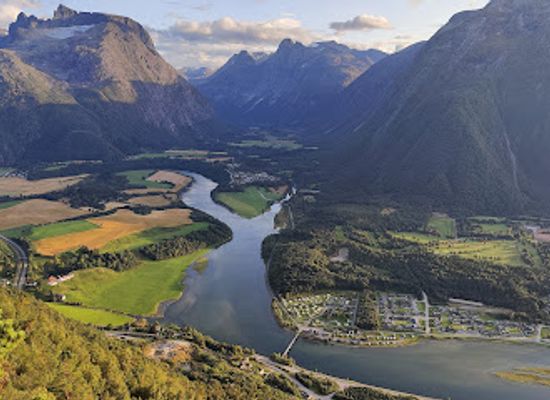 norway/more-og-romsdal/landmark/romsdalstrappa-view