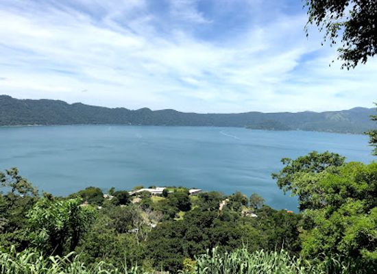 el-salvador/santa-ana/lake-coatepeque/landmark/club-de-el-salvador