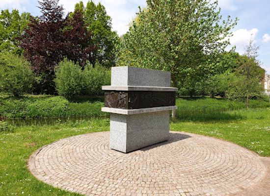 netherlands/dutch-coast/landmark/monument-to-the-dutch
