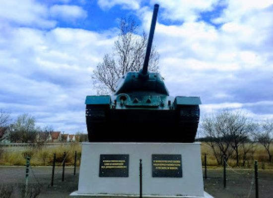 hungary/hortobagy/landmark/hortobagyi-tank-battle-memorial