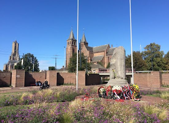 netherlands/arnhem/landmark/airborne-memorial