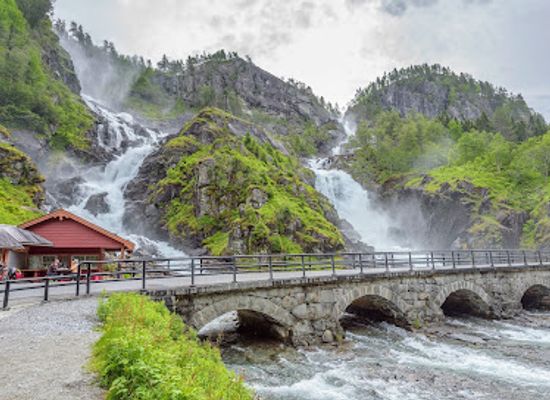 norway/eastern-norway/landmark/latefossen-waterfall