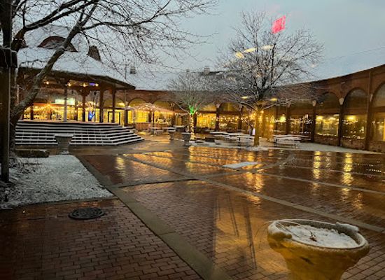 illinois/fox-valley/landmark/two-brothers-roundhouse