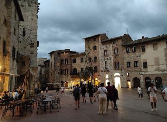 italy/florence/landmark/piazza-della-cisterna