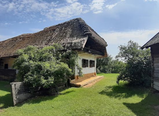 hungary/orseg/landmark/orsegi-nepi-muemlekegyuttes
