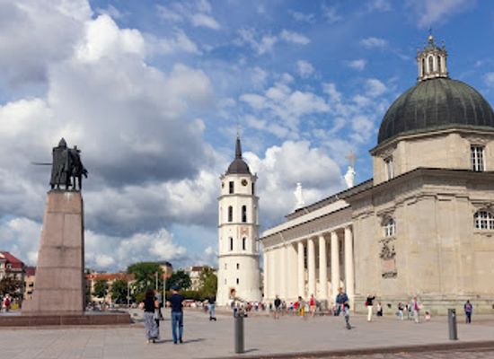 lithuania/vilnius/landmark/monument-to-grand-duke-gediminas