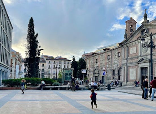 spain/madrid-community/landmark/plaza-de-las-descalzas