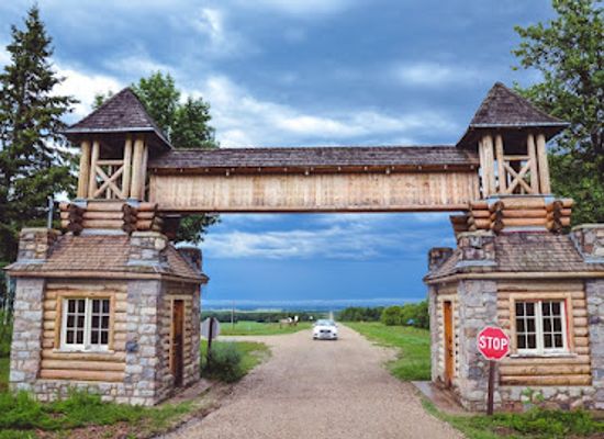 canada/western-manitoba/landmark/riding-mountain-park-east-gate-registration-complex-national-historic-site
