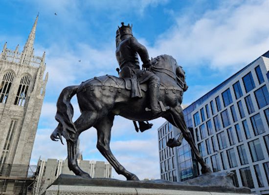 united-kingdom/aberdeen/attraction/robert-the-bruce-statue