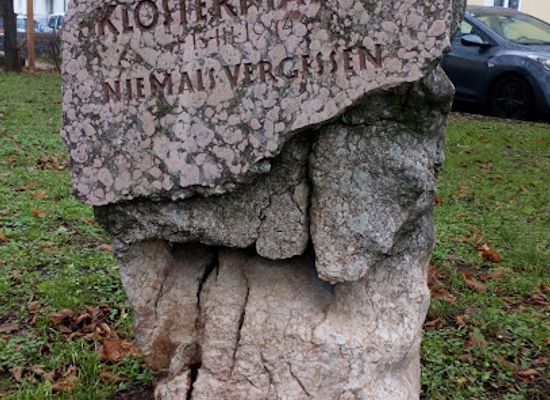 austria/vienna/liesing/landmark/denkmal-fur-therese-klostermann