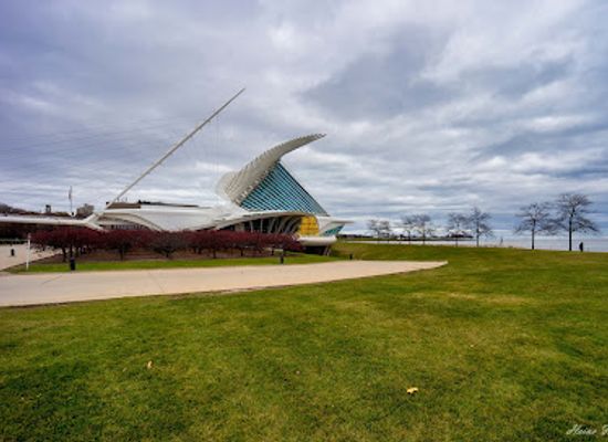 wisconsin/milwaukee/landmark/quadracci-pavilion-by-santiago-calatrava