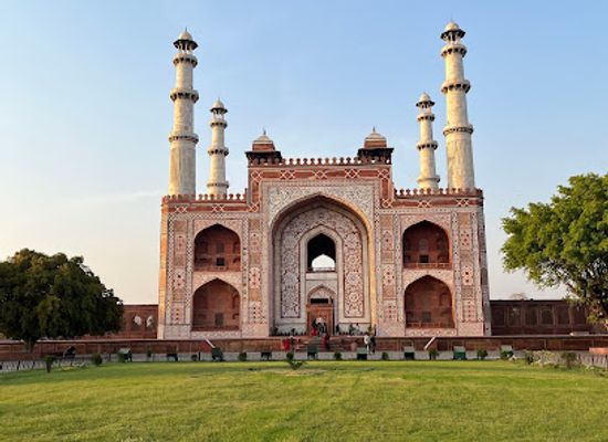 india/agra/sikandra/landmark/jahangir-gate