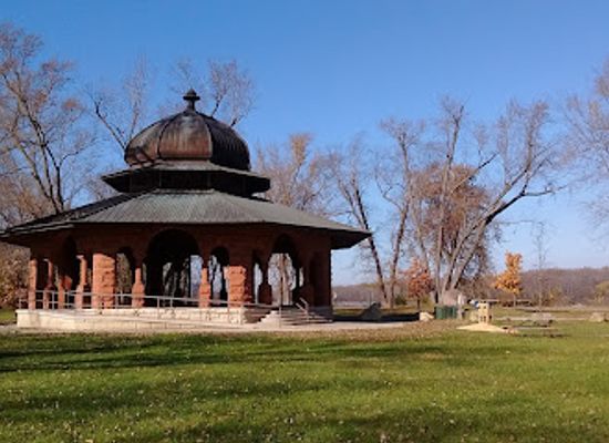 wisconsin/la-crosse/landmark/pettibone-park