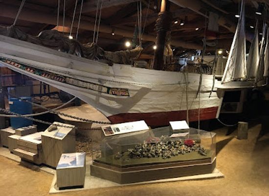 maryland/chesapeake-bay-maritime-museum/landmark/oystering-on-the-chesapeake-cbmm