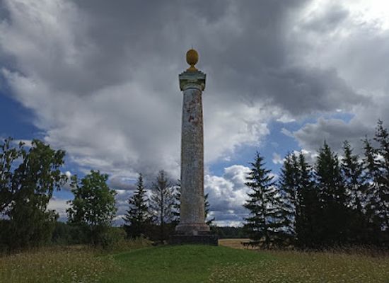 estonia/laane-viru-county/landmark/modriku-stallion-pillar