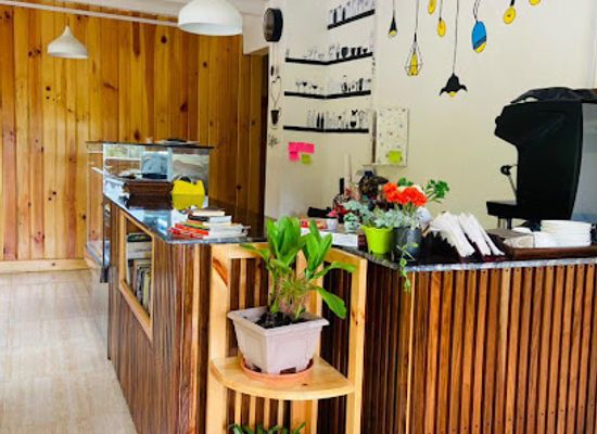 bhutan/jakar/landmark/white-bird-cafe