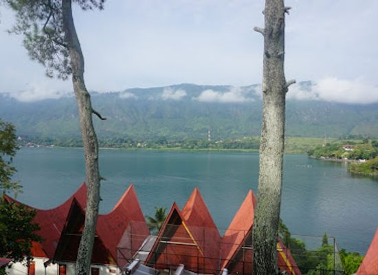 indonesia/lake-toba/landmark/tuk-tuk