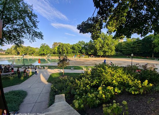 illinois/naperville/landmark/centennial-beach