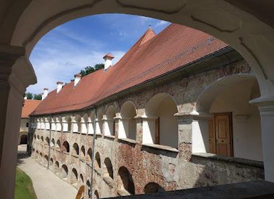 slovenia/maribor/landmark/grad-pri-gradu
