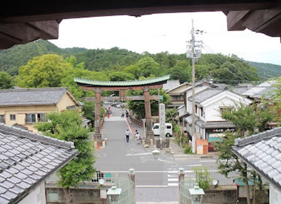 japan/omi/landmark/haku-un-kan-white-cloud-house