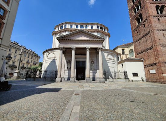 italy/turin/landmark/santuario-della-consolata