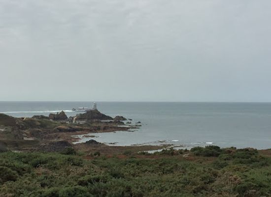 jersey/la-corbiere-lighthouse/landmark/la-sergente-tomb
