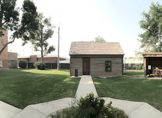 utah/beaver/landmark/historic-farnsworth-cabin-and-monument