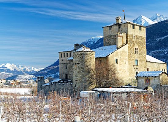 italy/valle-d-aosta/landmark/castello-sarriod-de-la-tour