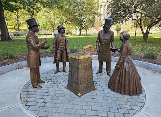 pennsylvania/central-pennsylvania/landmark/a-gathering-at-the-crossroads-monument-commonwealth-monument