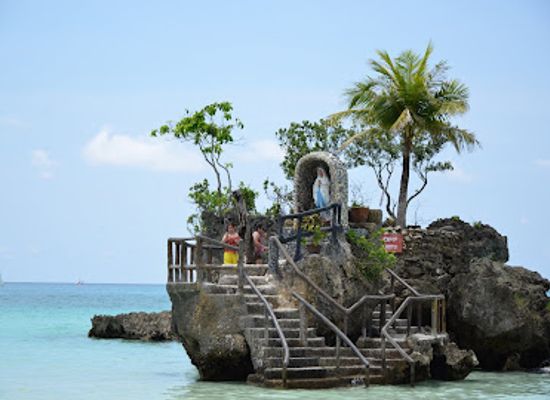 philippines/boracay/diniwid-beach/landmark/willy-s-rock