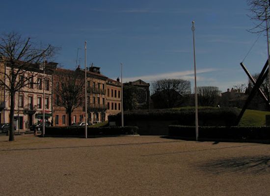 france/toulouse/saint-etienne/landmark/monument-a-la-gloire-de-la-resistance