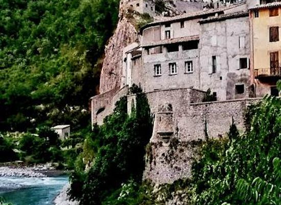 france/provence/landmark/entrevaux