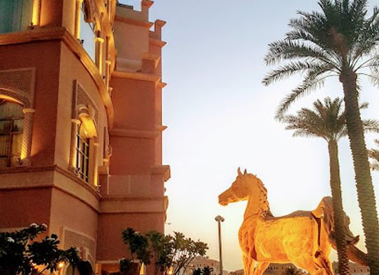 qatar/the-pearl-qatar/landmark/horse-statue